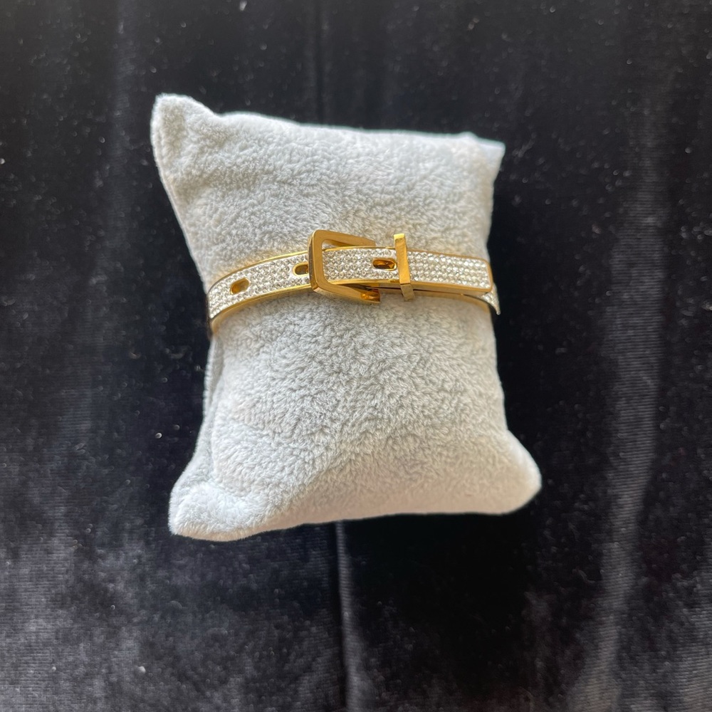 Stainless steel bangle bracelet
